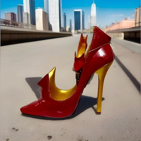 BNWT Just The Right Shoe ‘DEVILISH’ Bottle Holder with Matching Stopper - Picture 1 of 6